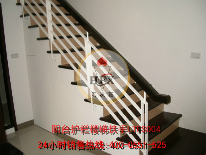 黑色面管白色横竖杆楼梯扶手工程展示