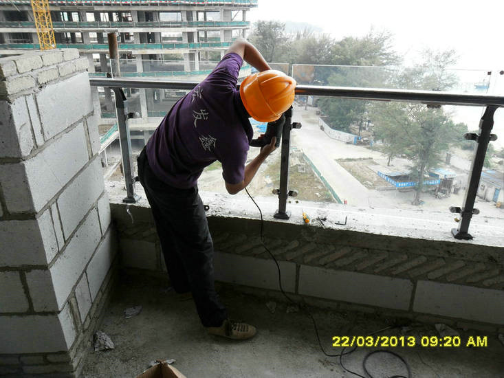 铂尔曼五星级酒店工地玻璃锌钢材阳台护栏