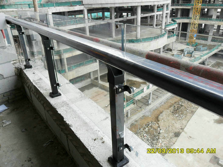 铂尔曼五星级酒店工地玻璃锌钢材阳台护栏