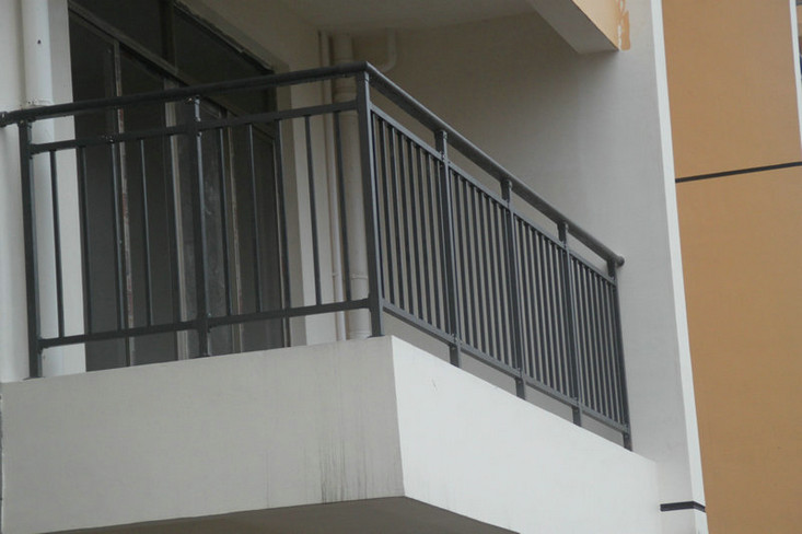 海南屯昌吉安小区组装锌合金阳台