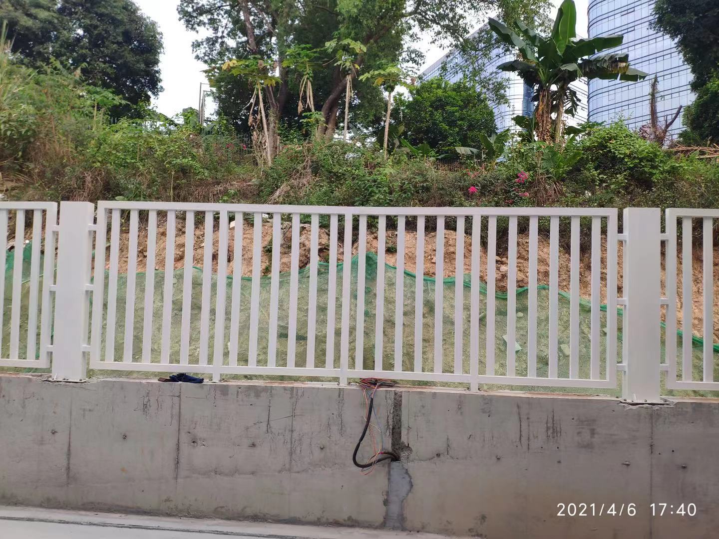 我司承接深圳福田区孖岭幼儿园围墙围栏，焊接栏杆，制作完成！